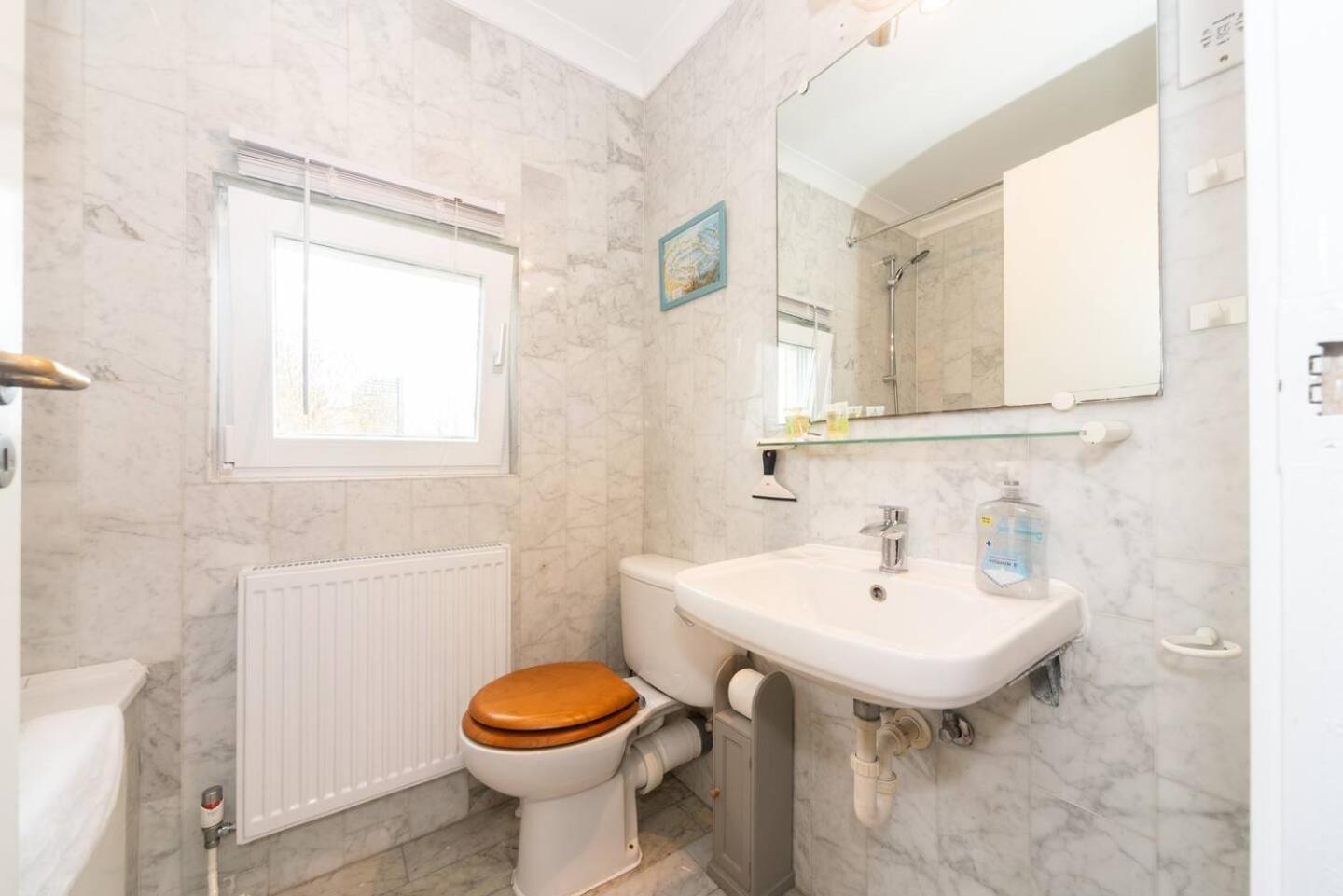 Sunny Maisonette With Views Over Canary Wharf, London Londres Exterior foto