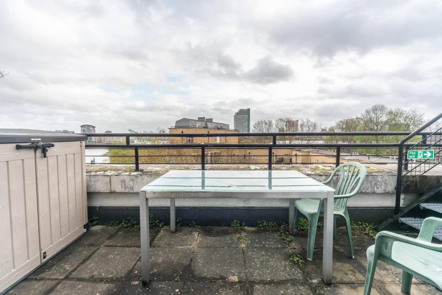 Sunny Maisonette With Views Over Canary Wharf, London Londres Exterior foto